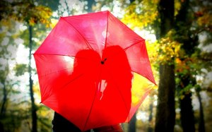 kissing behind the umbrella