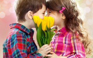 little kids kissess flower kissing