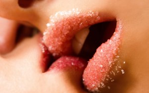 sugar lips kissing to pis
