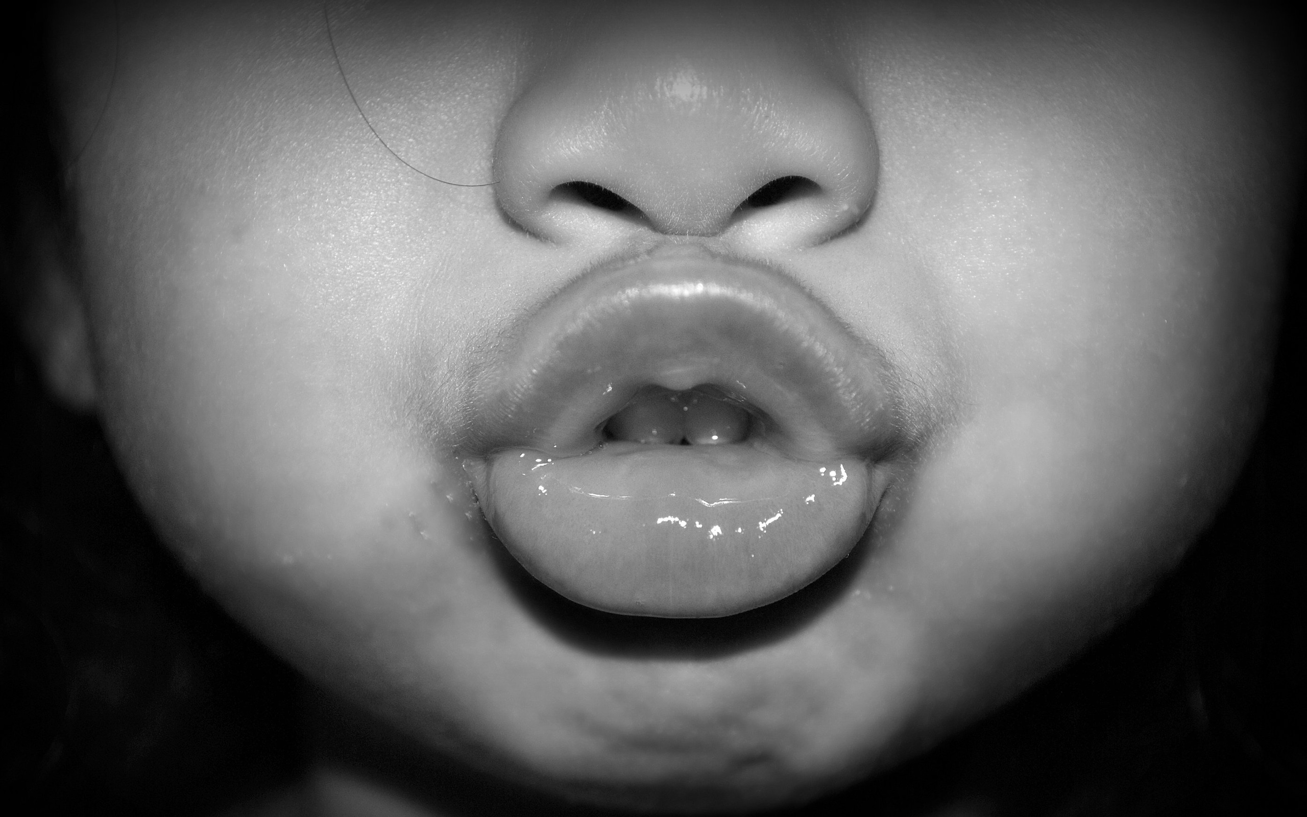 Кисло во рту при беременности. У ребенка облазит кожа внутри губы.
