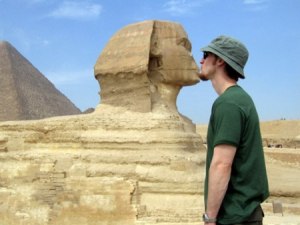 man kissing sphynx egypt photo manipulated
